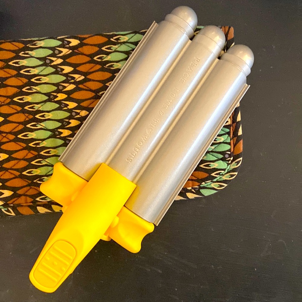 DryBar wave maker attachment